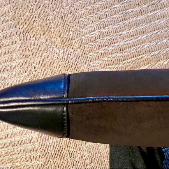 Gucci “Jackie” Vintage Bag.  Brown suede, bamboo handle, and rare crab clasp. - Picture 11 of 12